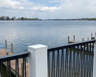 The Inn at Buckeye Lake - #2 On The Water - Millersport - Balcony
