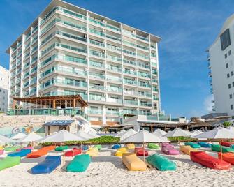 Ocean Dream - Cancún - Building