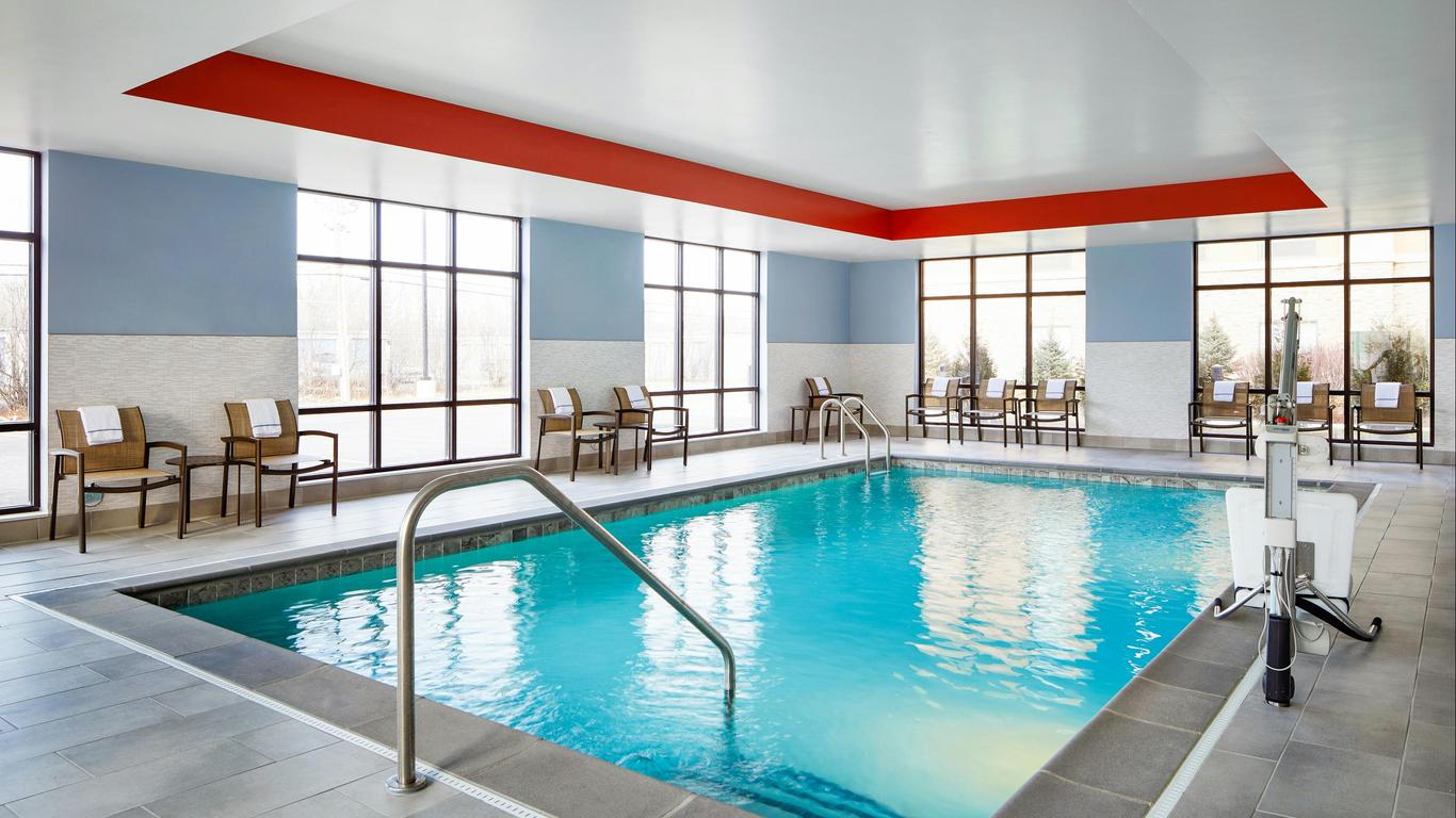 Hampton Inn and Suites Chicago Waukegan