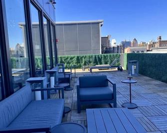 The Bow – Your Chic Urban Retreat in Fells Point, Baltimore! - Baltimore - Balcony