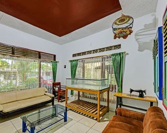 Spot On 91372 Wisma Bulin - Purwokerto - Front desk