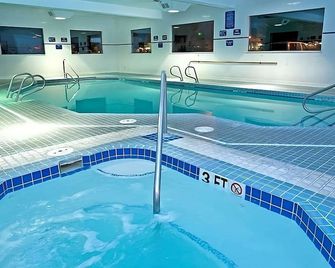 Wonderful Vacation Stay! Great Unit! Parking and Pool - Elko - Pool