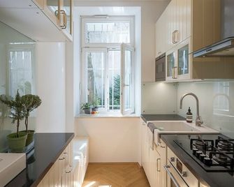 Family Destination, English Garden, Beer Garden, Wienerplatz - Munich - Kitchen