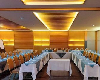 Royal Phala Cliff Beach Resort And Spa - ראיונג - חדר ישיבות
