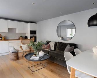 St Catherine's Hospital - Curated Property - Bath - Soggiorno