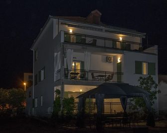 Villa Gambera - Pirovac - Gebäude