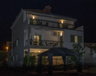 Villa Gambera - Pirovac - Building