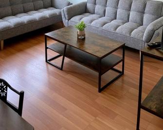 The Village - Private apartment w/ parking 5 min walking - Mamaroneck - Living room
