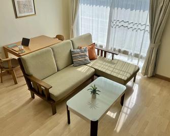 Sriracha Avenue Serviced Apartment - Chonburi - Living room