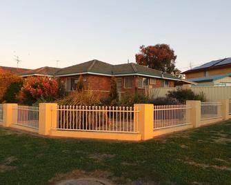 The Garden House - Tamworth - Building