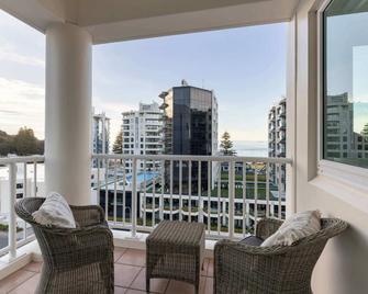 Luxe Mount Escape Stunning Sea Views Pool & Gym - Mount Maunganui - Balcone