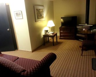 Spacious Loft Suite with Jacuzzi and Fireplace at Cochrane, Ontario - Cochrane