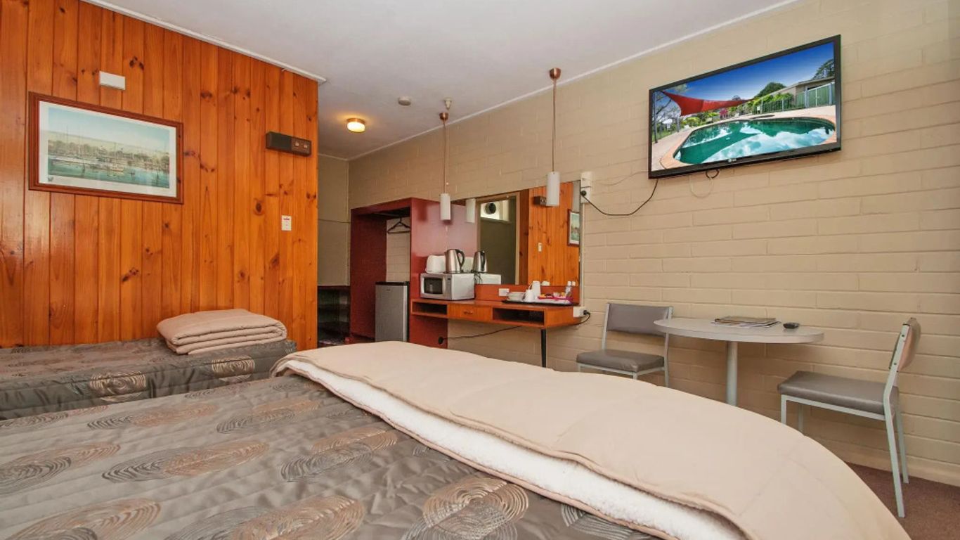 The Bright Motor Inn