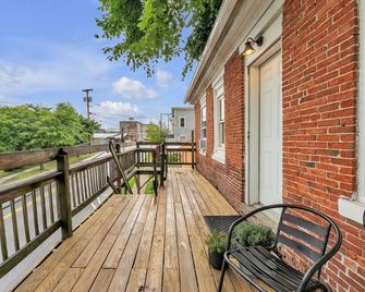 Renovated 2-bedroom house in downtown Vergennes - Vergennes - Balcony