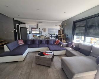 Maison Familiale au Cœur du Village de Cieurac, Pays de la Truffe - Cieurac - Sala de estar