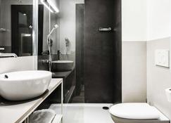 Best Western Hotel Corsi - Fiumicino - Bathroom