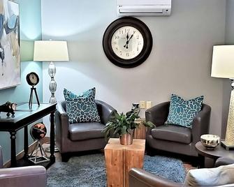 Family-friendly Stay in Morris Plains! Pets Allowed Here! Kitchen Available! - Mount Tabor - Wohnzimmer