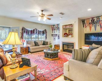 Starkville Vacation Rental about 2 Mi to MSU! - Starkville - Obývací pokoj