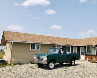 Tidy Country Cottage 5 minutes outside of Cody - Cody - Edificio