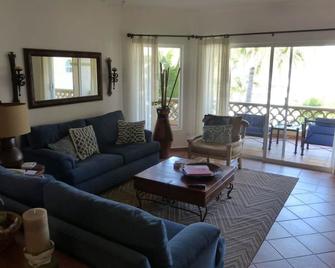Las Mananitas - 2nd Floor Luxury Corner Unit Closest to Beach - San José del Cabo - Living room