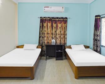 Super OYO Flagship Hotel Rainbow - Tezpur - Bedroom