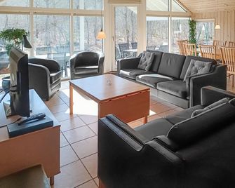 Gorgeous Home In Köpingsvik With Sauna - Köpingsvik - Wohnzimmer