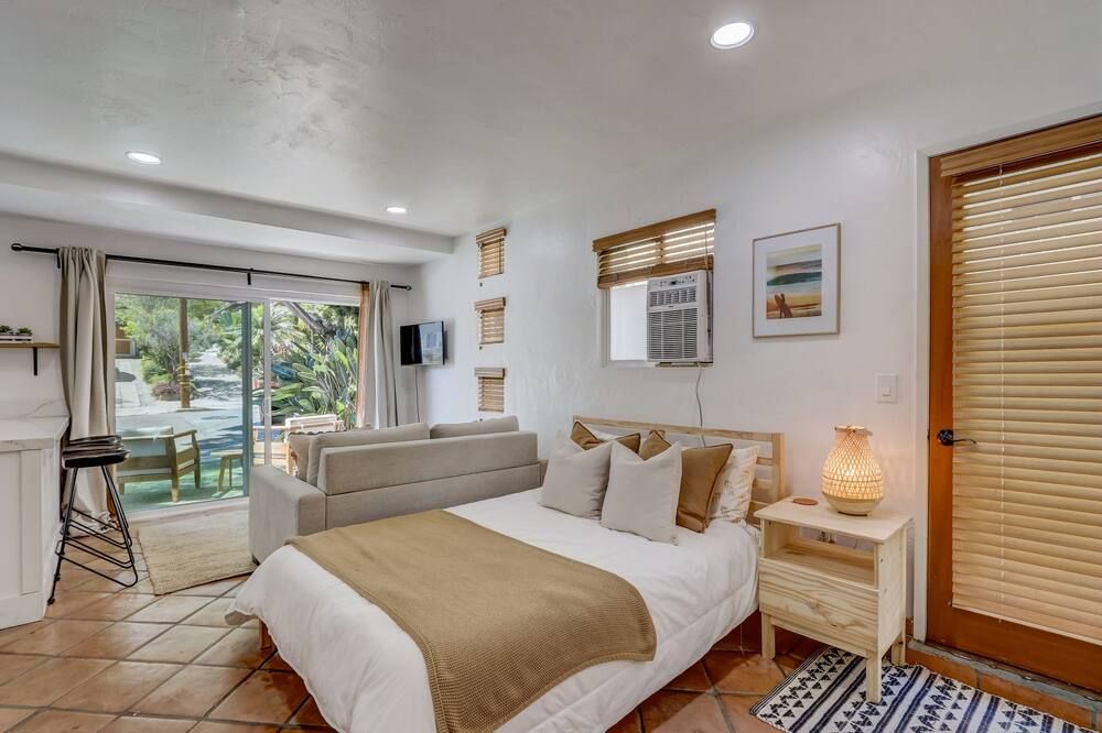 New Modern Condo in The Hills! Sleeps 2-4 - Only 5 min to Little Italy - سان دييغو - غرفة نوم