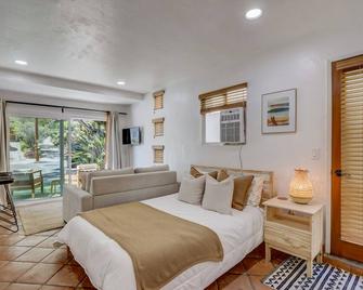 New Modern Condo in The Hills! Sleeps 2-4 - Only 5 min to Little Italy - سان دييغو - غرفة نوم