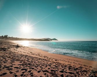 Scarlett Guesthouses Hotel Resorts - Bull Bay - Playa