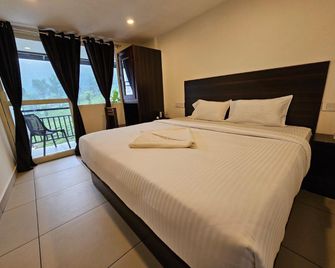 Tea Dale - All rooms with Tea Estate view - Munnar - Bedroom