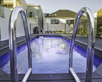 Deco Beach Luxury Apartments - Порт-Лінкольн - Басейн