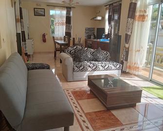 Riverside Holiday Home - Grande Rivière Sud Est - Salon