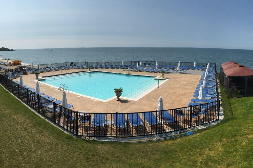 Water's Edge Resort and spa w indoor and outdoor pool and beach. Condo Sleeps 6 - Westbrook - Piscine