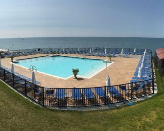Water's Edge Resort and spa w indoor and outdoor pool and beach. Condo Sleeps 6 - Westbrook - Piscine