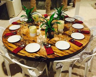 Noovilu Suites Maldives - Mahibadhoo - Dining room