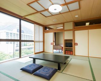 كينوجاواونسين فوكوماتسو - نيكو - غرفة طعام