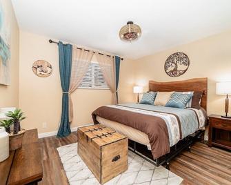 Charming San Marcos 2BR with Patio & Pet-Friendly - San Marcos - Bedroom