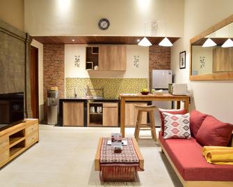 Taman Amertha Villas by Maha Bali - Denpasar - Kitchen