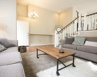 Utah Ski House - Sandy - Living room