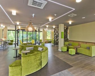 Super 8 by Wyndham Freiburg - פרייבורג אים ברייסגאו - טרקלין