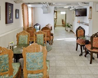 مانجو هوتل - تامبيري - مطعم