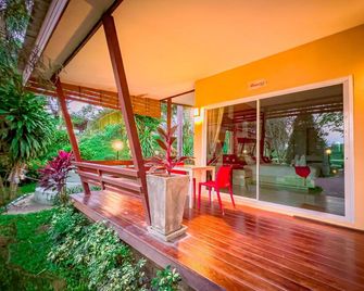 Lemon Chalet Kaeng Krachan Resort - Kaeng Krachan - Patio