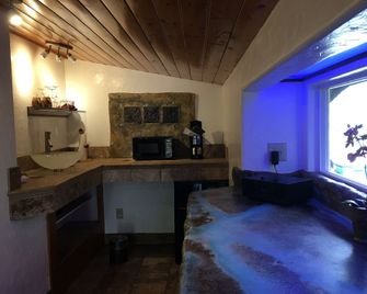 Chalet Kilauea - Volcano - Kitchen