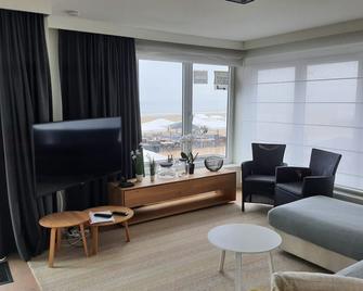 Koksijde Zeedijk La Digue 101 appartement met garage - frontaal zeezicht - adult only - Koksijde - Wohnzimmer