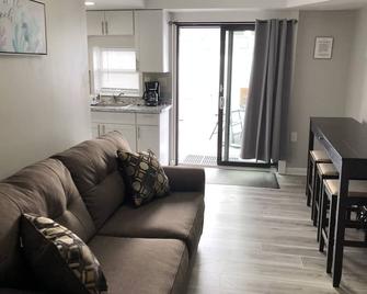 Best Value In Brigantine! Near Beach/Casinos / Dogs Welcome - Brigantine - Living room