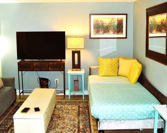 Red 4 - Grand Forks - Living room