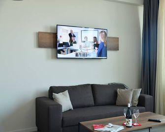 Motel Plus Schönefeld - Schönefeld - Wohnzimmer