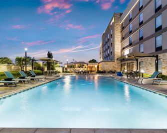 Home2 Suites By Hilton Dallas Addison - Addison - Piscina