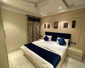 Himalayan Hideaway: 1 BHK Luxury Apartment\n\n - Rishikesh - Bedroom