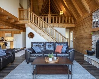 ♡ of Hocking Hills w/Hot Tub, Wifi, Close to Caves - South Bloomingville - Salon